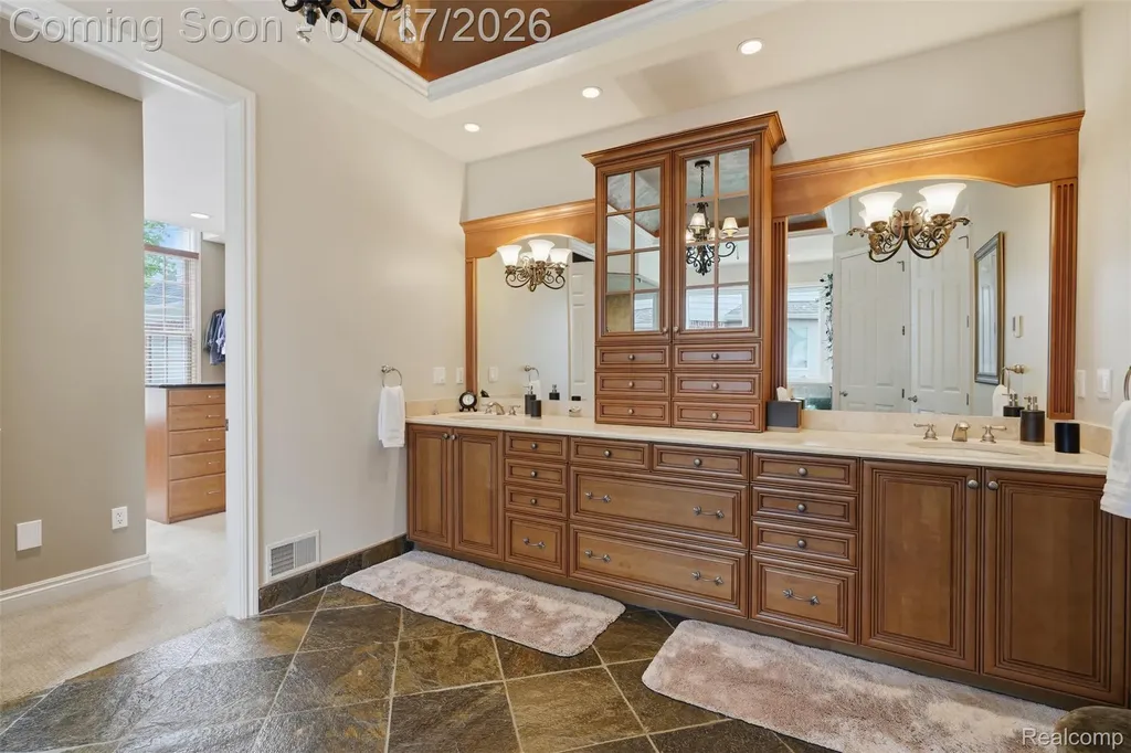 10685 Cliffview Drive Green Oak Township MI 48178