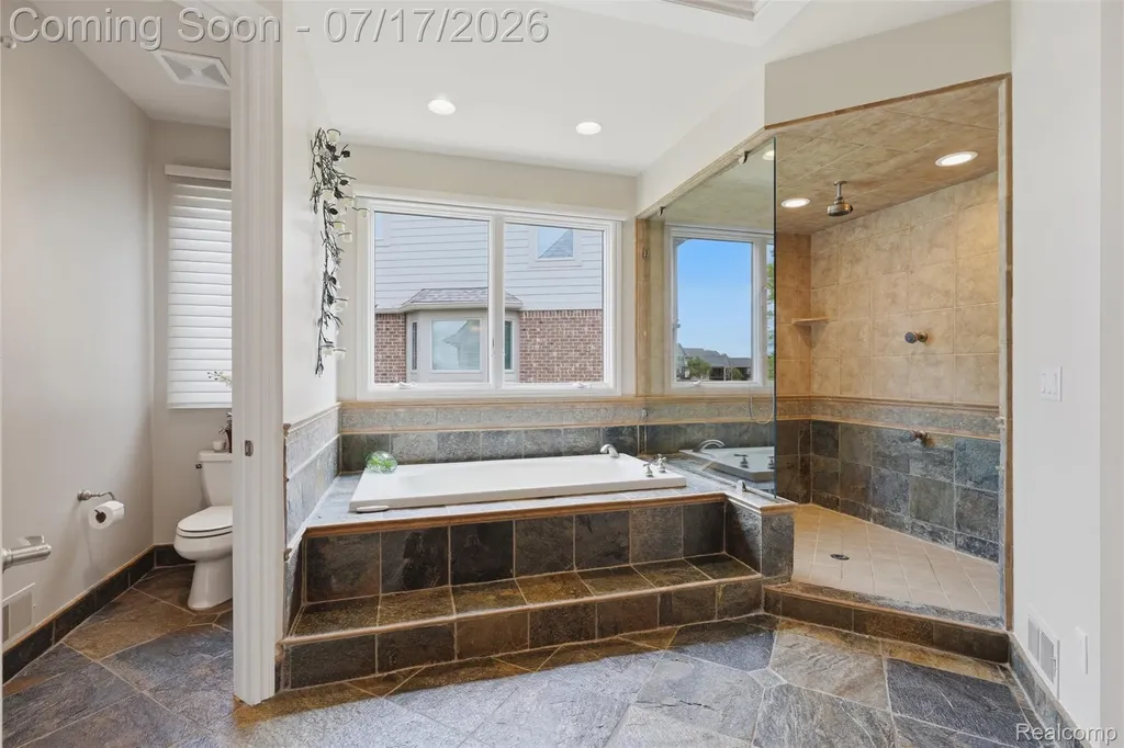 10685 Cliffview Drive Green Oak Township MI 48178