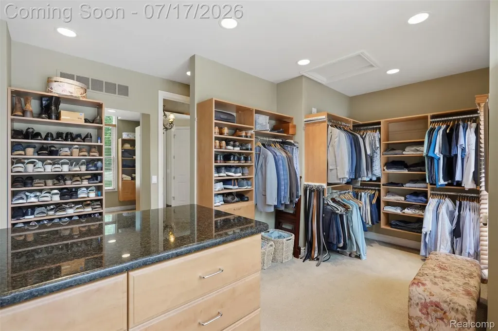 10685 Cliffview Drive Green Oak Township MI 48178