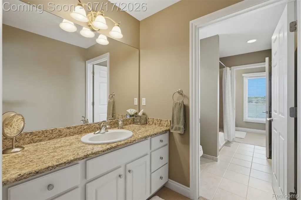 10685 Cliffview Drive Green Oak Township MI 48178