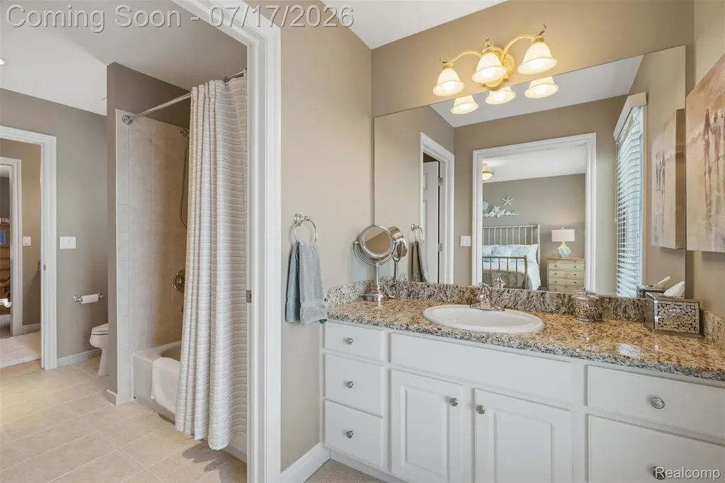 10685 Cliffview Drive Green Oak Township MI 48178