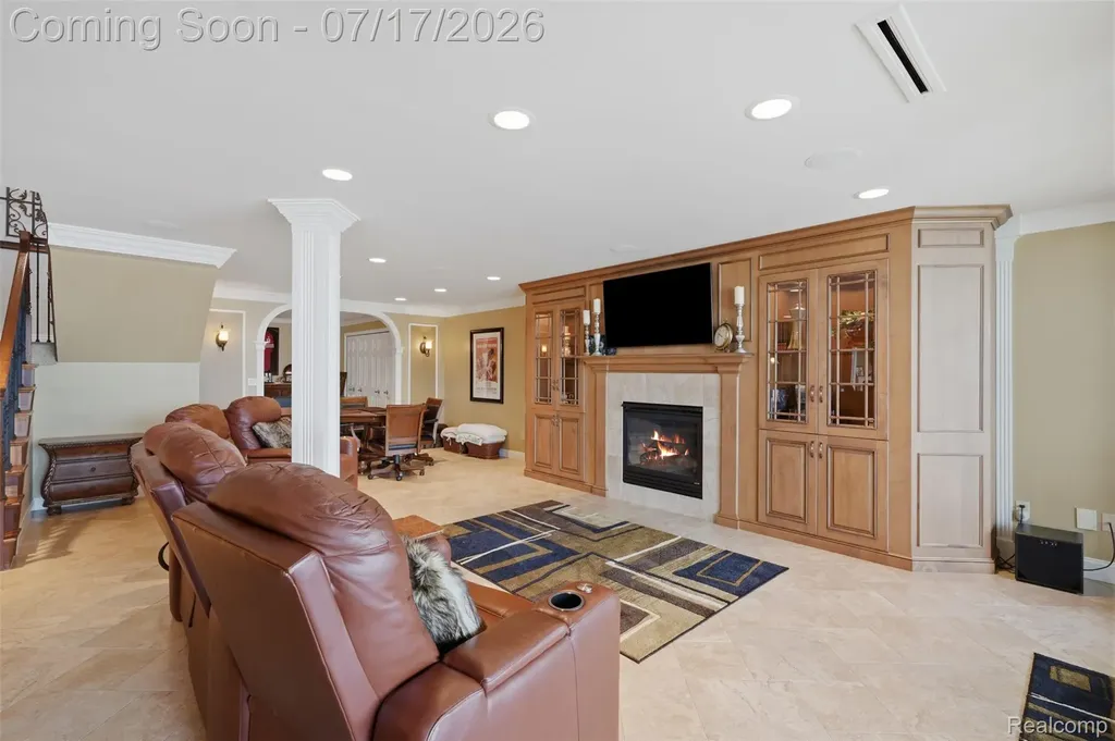 10685 Cliffview Drive Green Oak Township MI 48178
