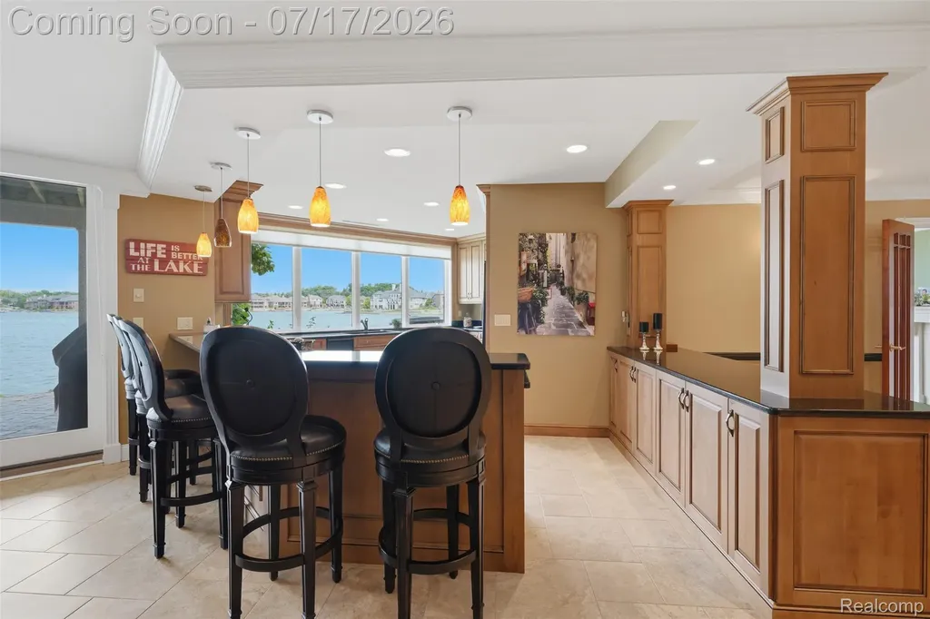 10685 Cliffview Drive Green Oak Township MI 48178
