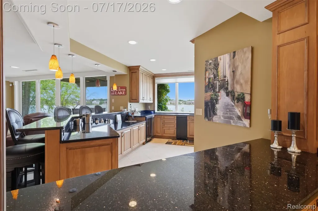10685 Cliffview Drive Green Oak Township MI 48178
