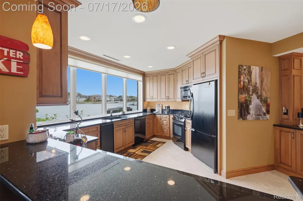10685 Cliffview Drive Green Oak Township MI 48178