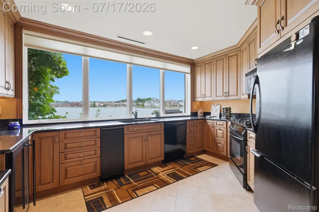 10685 Cliffview Drive Green Oak Township MI 48178