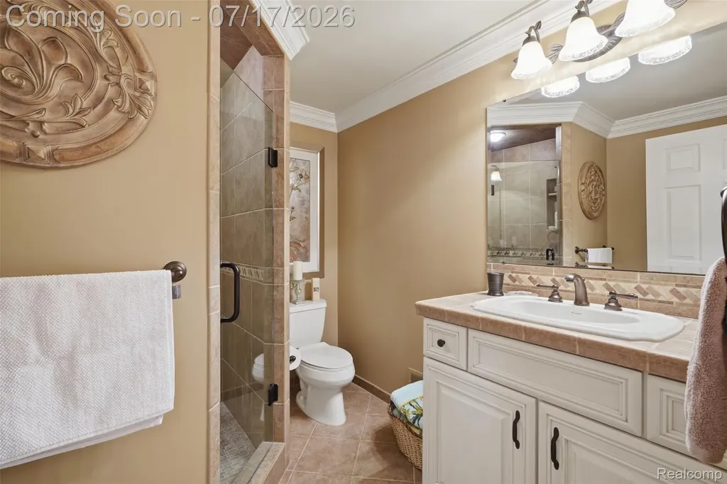 10685 Cliffview Drive Green Oak Township MI 48178
