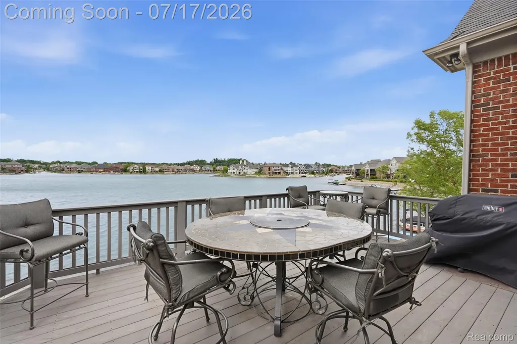 10685 Cliffview Drive Green Oak Township MI 48178
