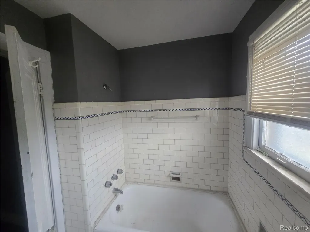 16171 Washburn Street Detroit City MI 48221