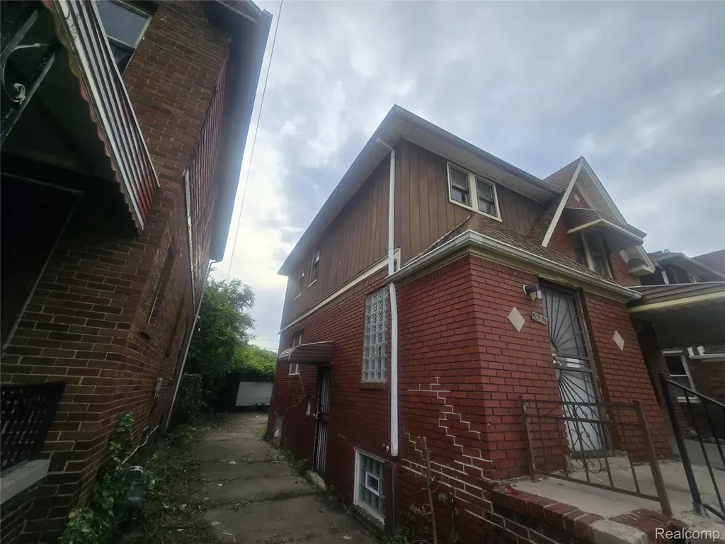 16171 Washburn Street Detroit City MI 48221