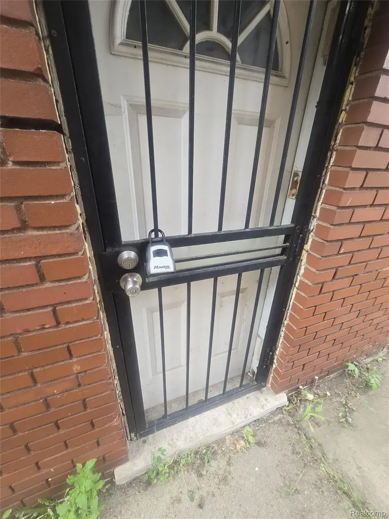 16171 Washburn Street Detroit City MI 48221