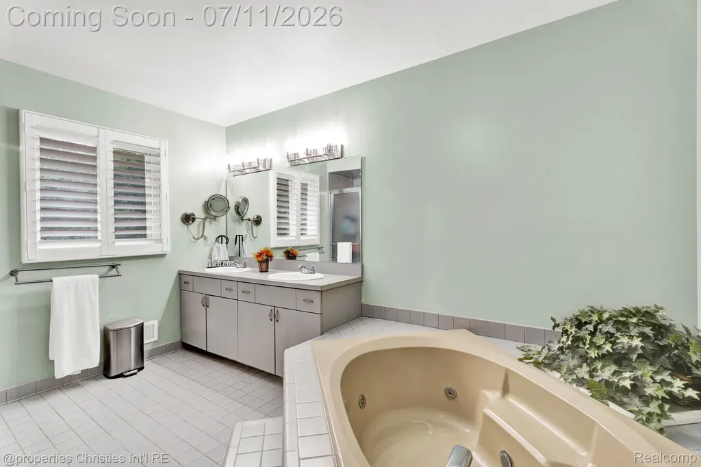 2766 Acorn Road Bloomfield Hills City MI 48302