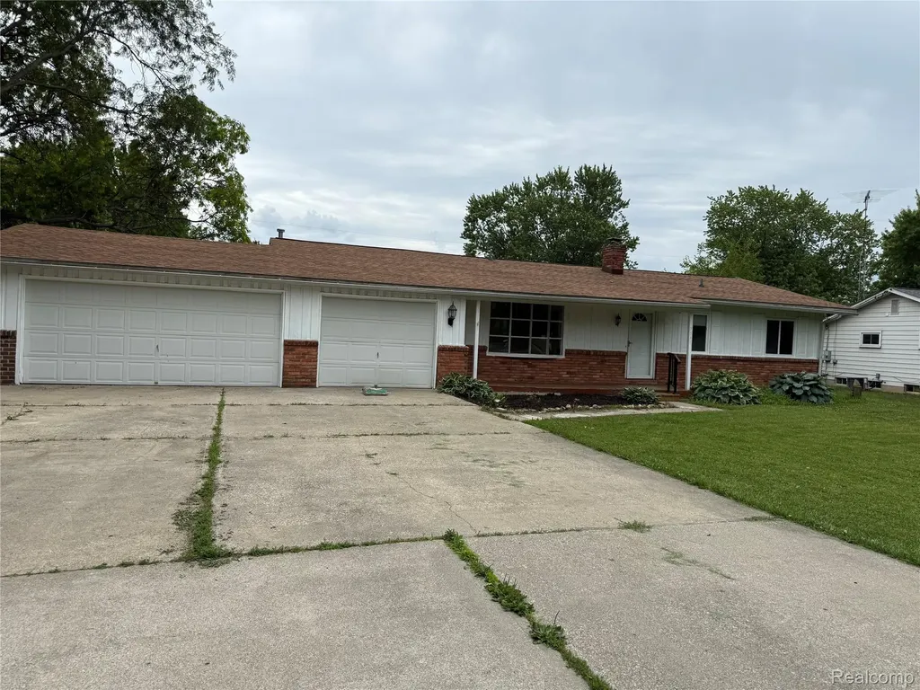 5347 Mapletree Drive Flint Charter Township MI 48532