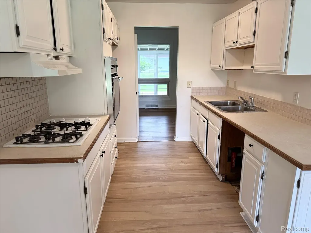 5347 Mapletree Drive Flint Charter Township MI 48532