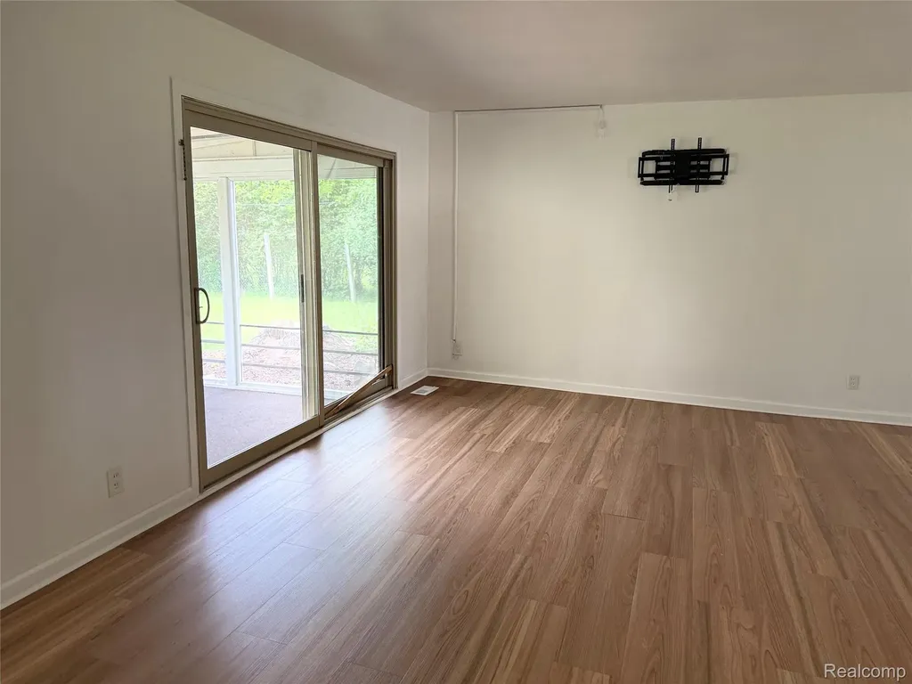 5347 Mapletree Drive Flint Charter Township MI 48532
