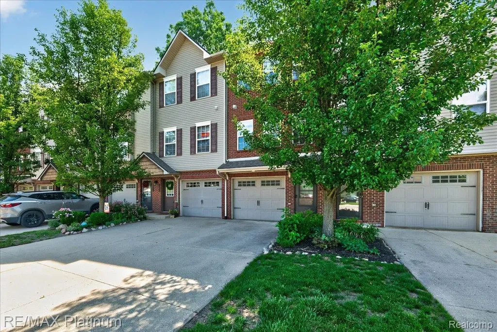 1602 Pinecroft Lane Howell City MI 48855