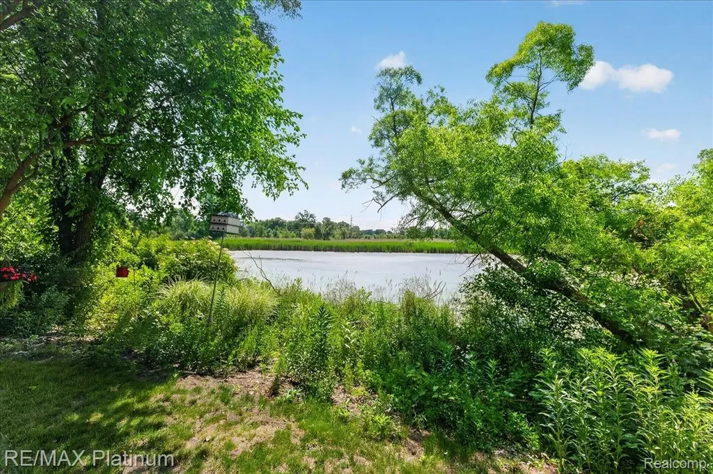 1602 Pinecroft Lane Howell City MI 48855