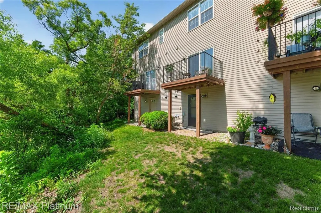 1602 Pinecroft Lane Howell City MI 48855