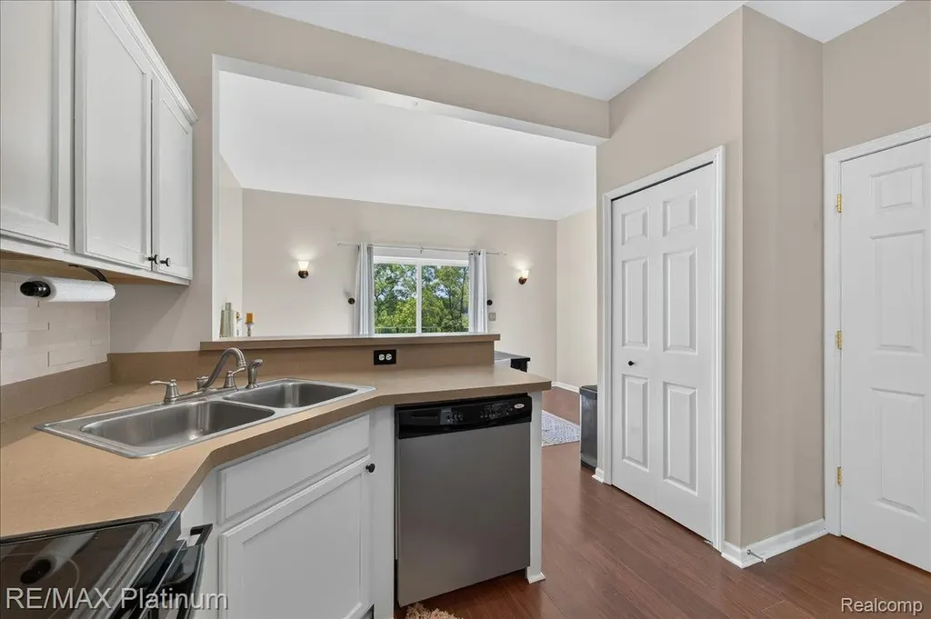 1602 Pinecroft Lane Howell City MI 48855