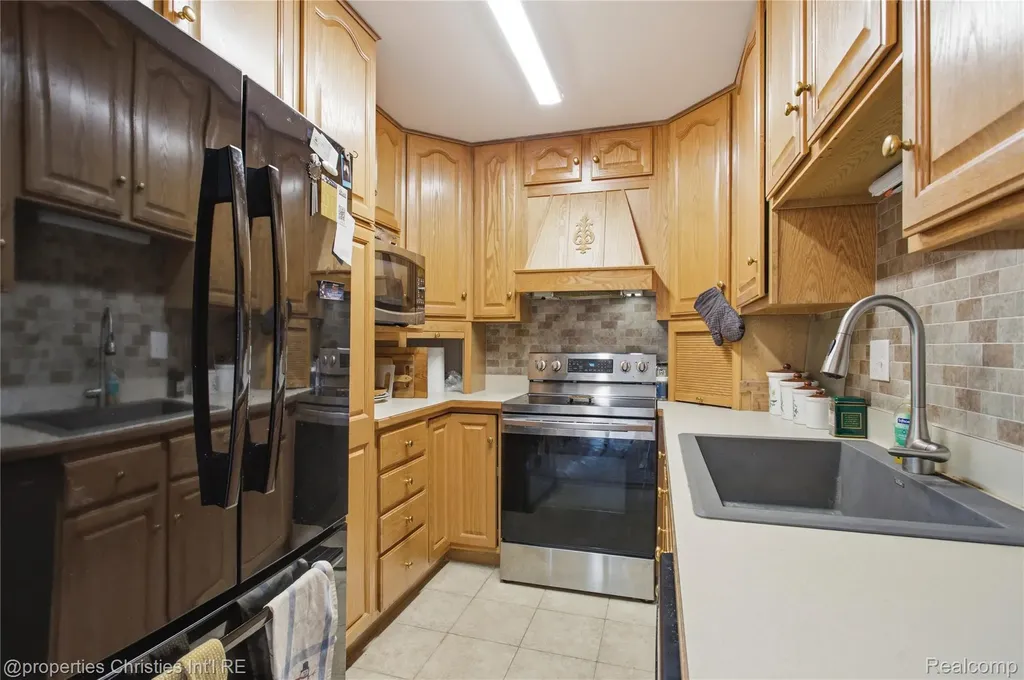 40556 Newport Drive Plymouth Charter Township MI 48170
