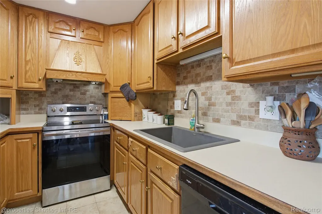 40556 Newport Drive Plymouth Charter Township MI 48170