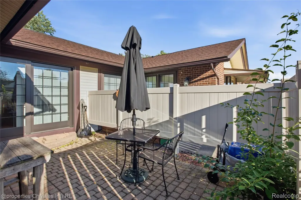 40556 Newport Drive Plymouth Charter Township MI 48170