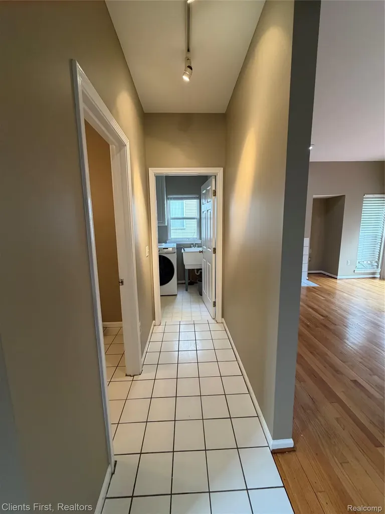 35285 Pennington Drive Farmington Hills City MI 48335