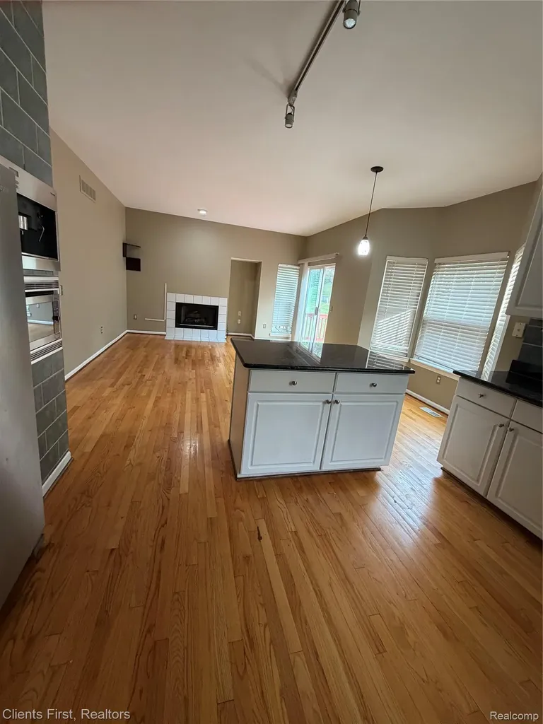 35285 Pennington Drive Farmington Hills City MI 48335