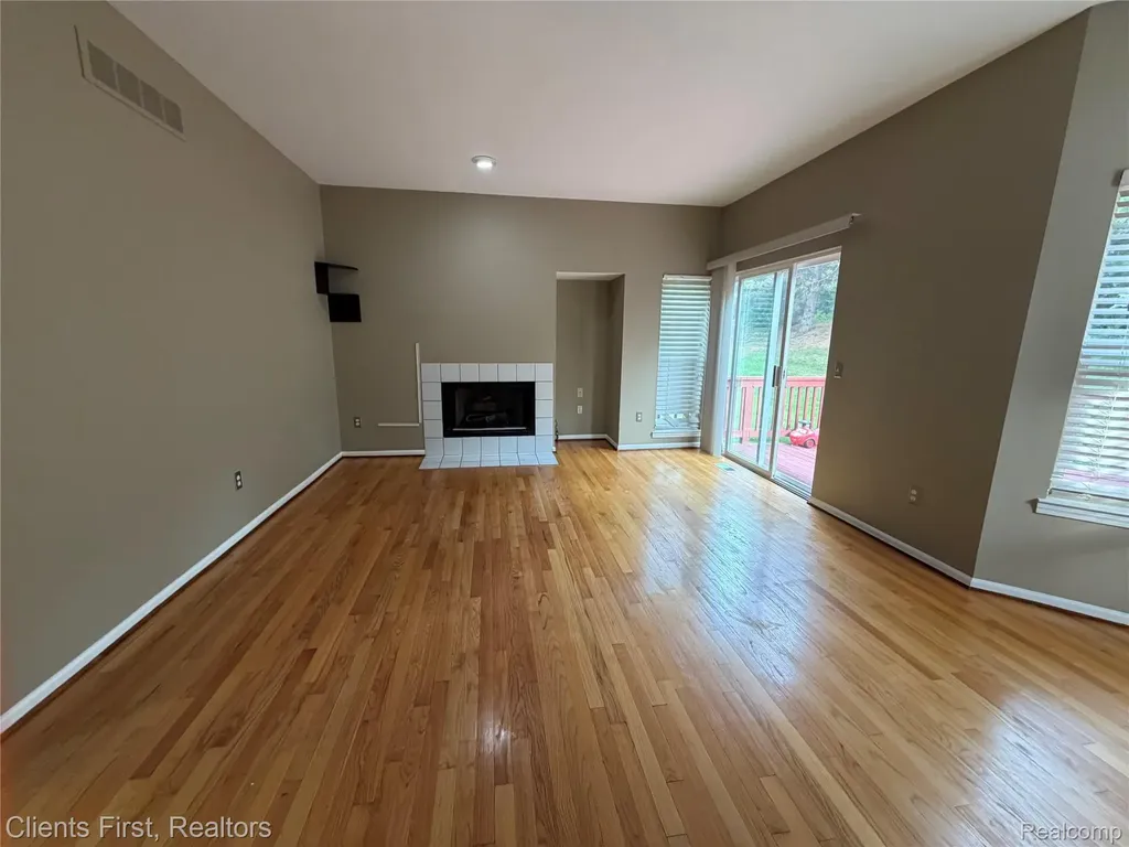 35285 Pennington Drive Farmington Hills City MI 48335