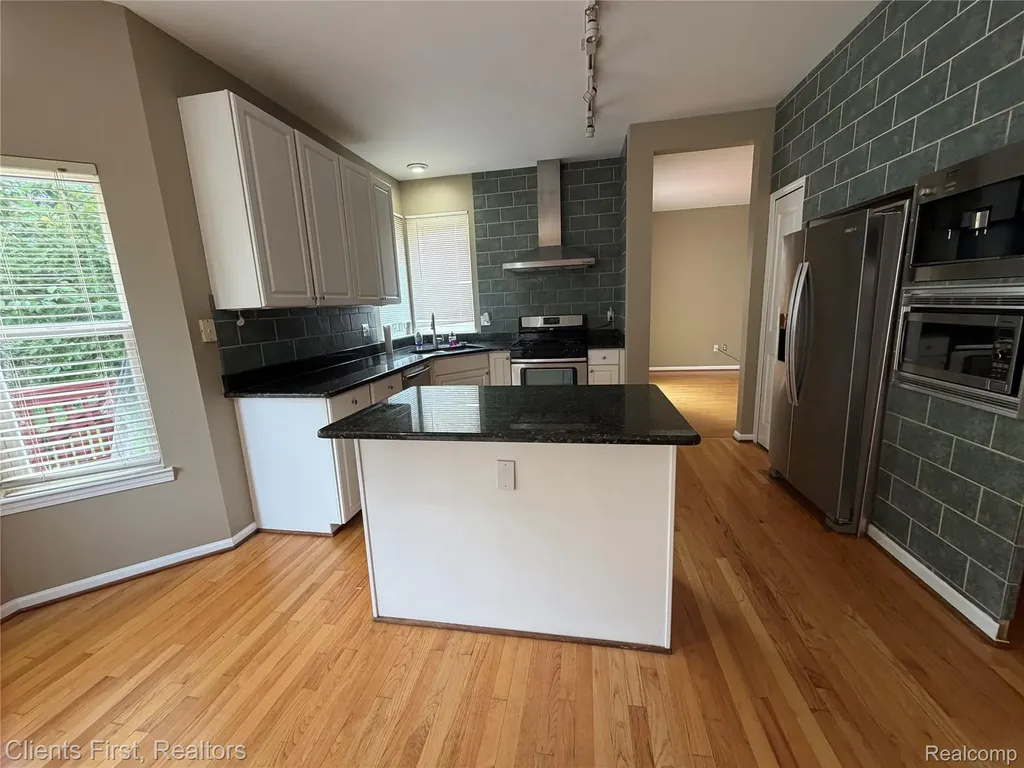 35285 Pennington Drive Farmington Hills City MI 48335