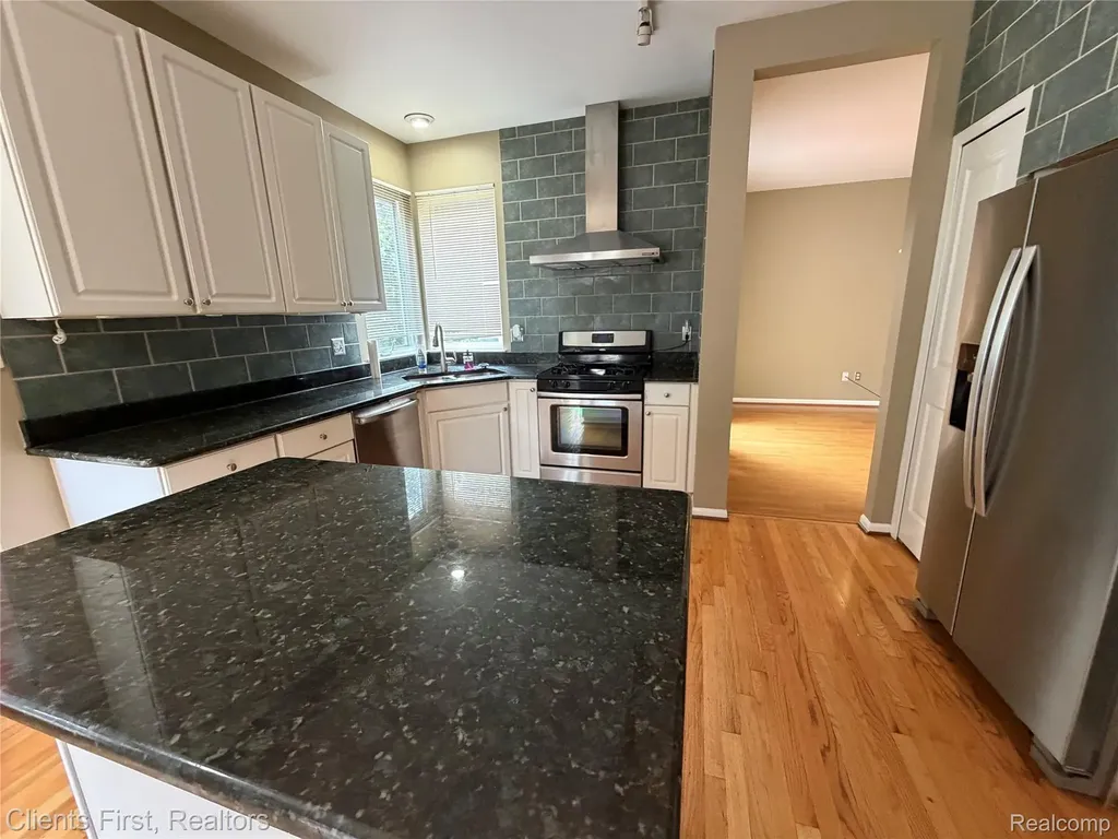 35285 Pennington Drive Farmington Hills City MI 48335