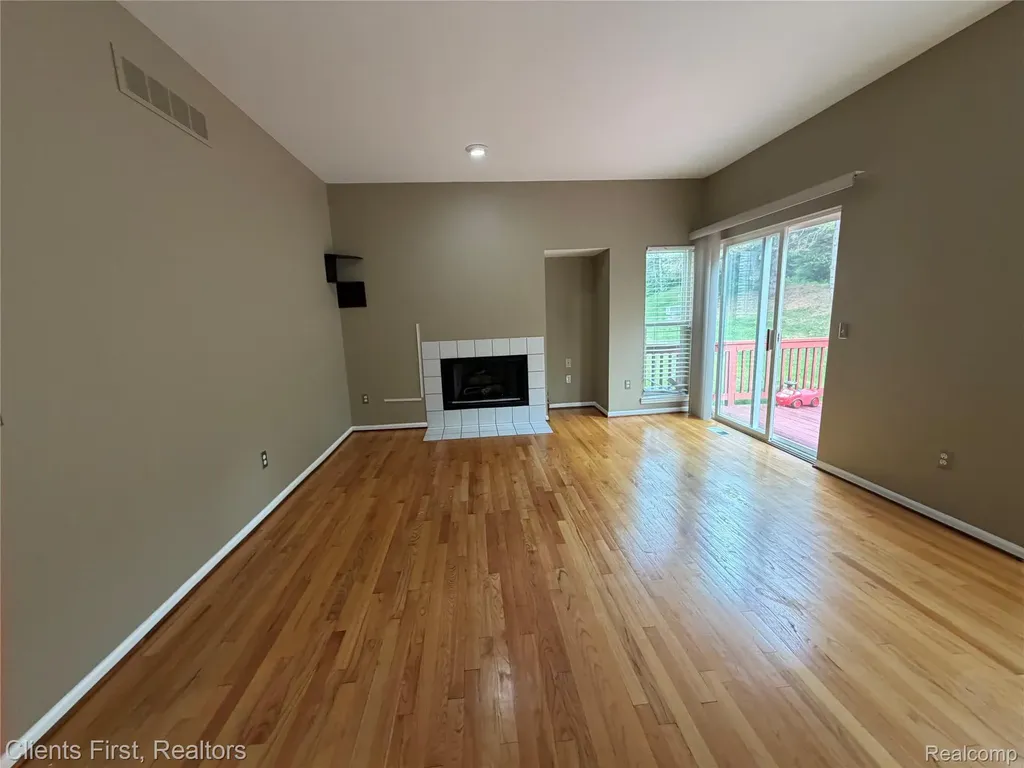 35285 Pennington Drive Farmington Hills City MI 48335