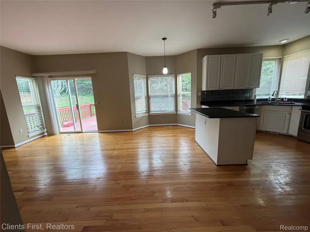 35285 Pennington Drive Farmington Hills City MI 48335