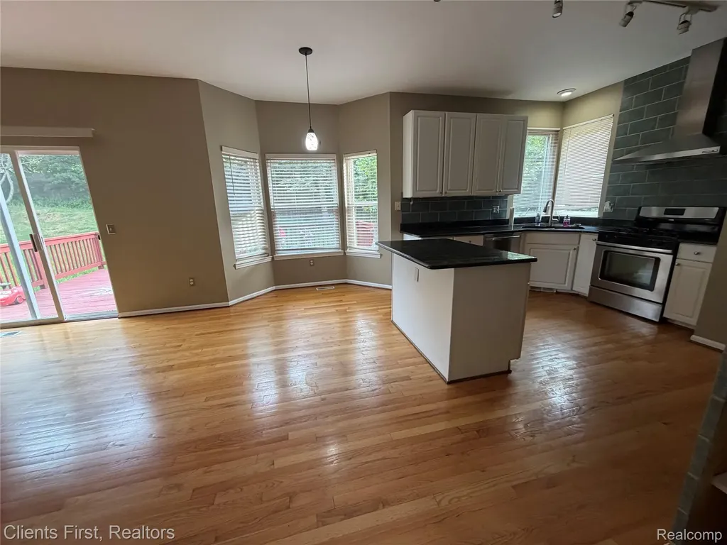 35285 Pennington Drive Farmington Hills City MI 48335