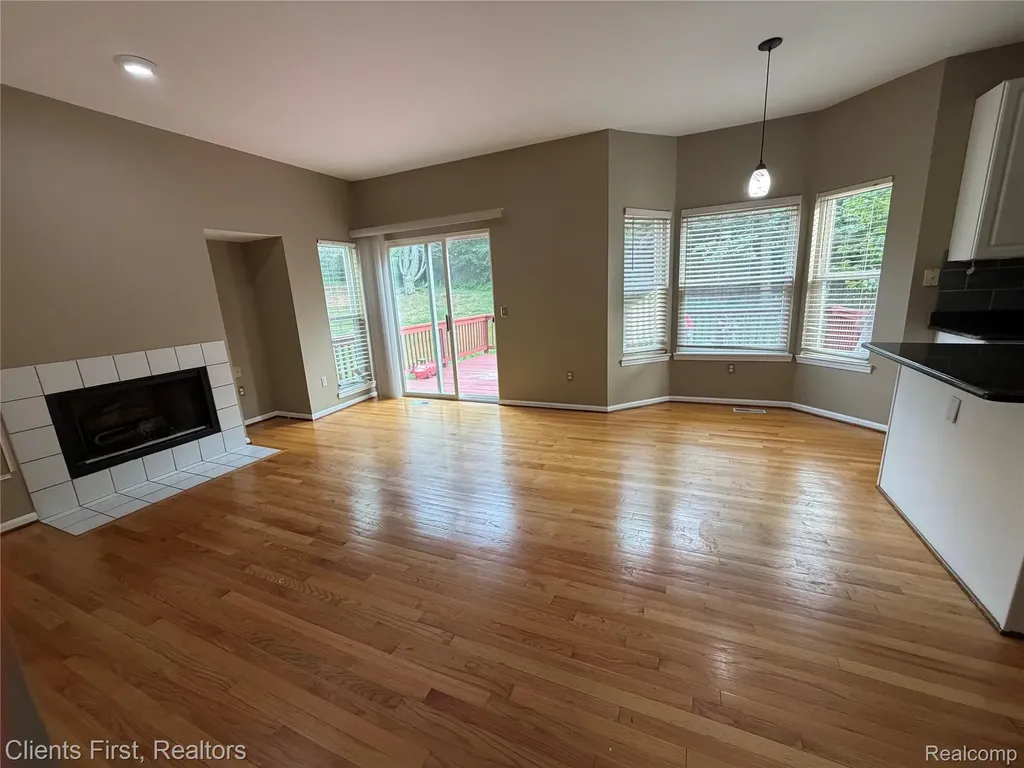 35285 Pennington Drive Farmington Hills City MI 48335