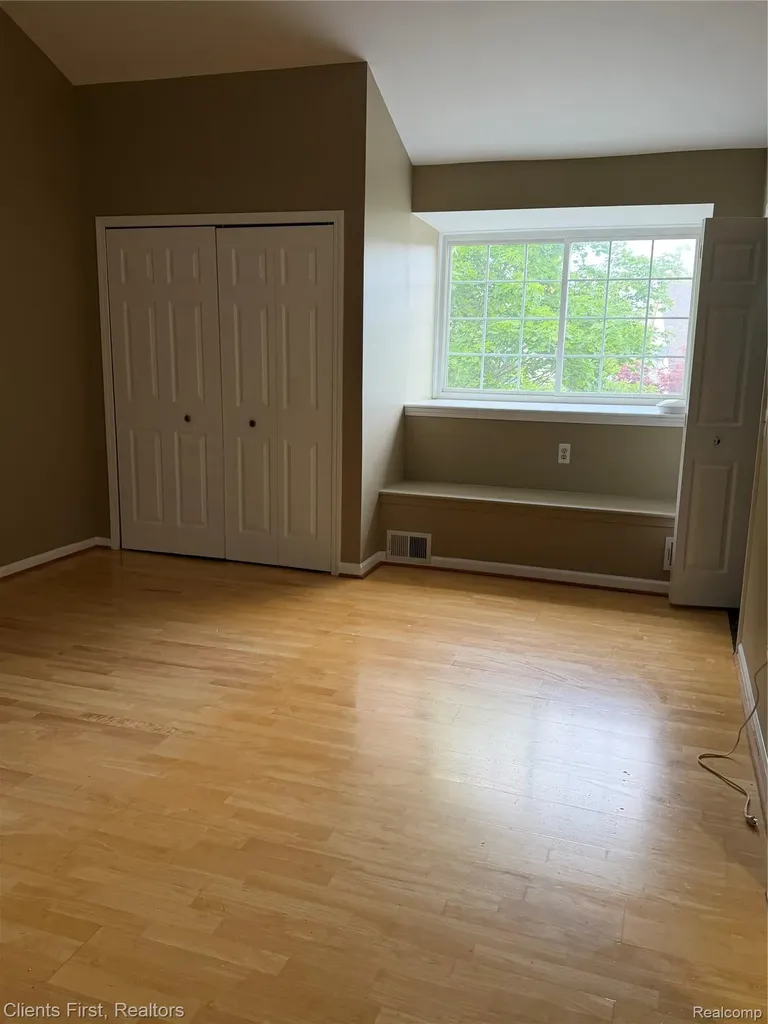 35285 Pennington Drive Farmington Hills City MI 48335