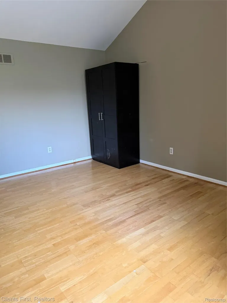35285 Pennington Drive Farmington Hills City MI 48335
