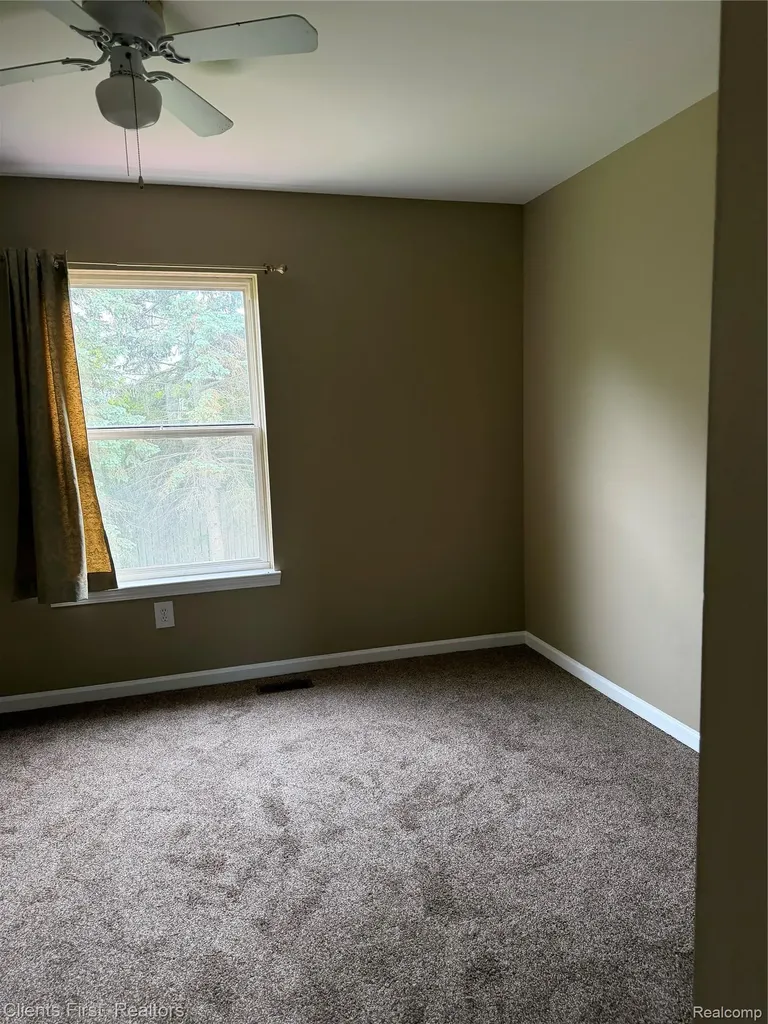 35285 Pennington Drive Farmington Hills City MI 48335