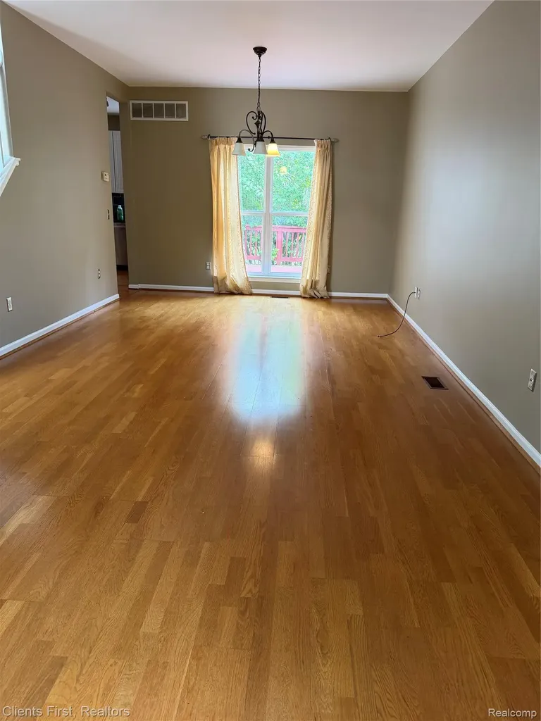 35285 Pennington Drive Farmington Hills City MI 48335