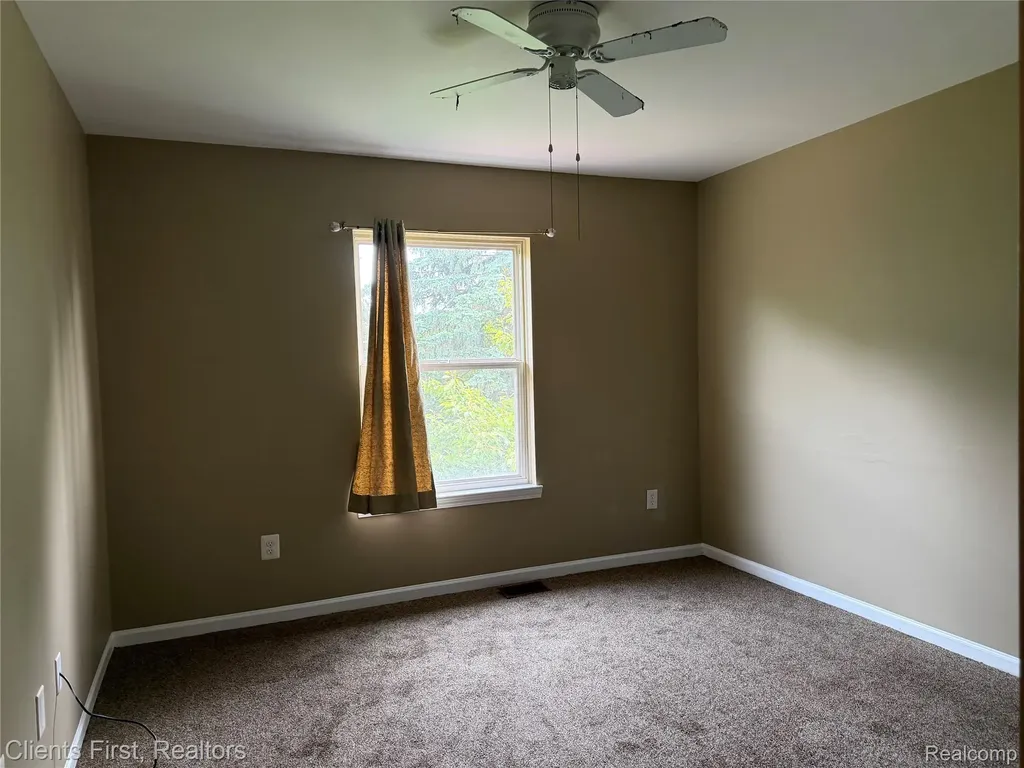 35285 Pennington Drive Farmington Hills City MI 48335