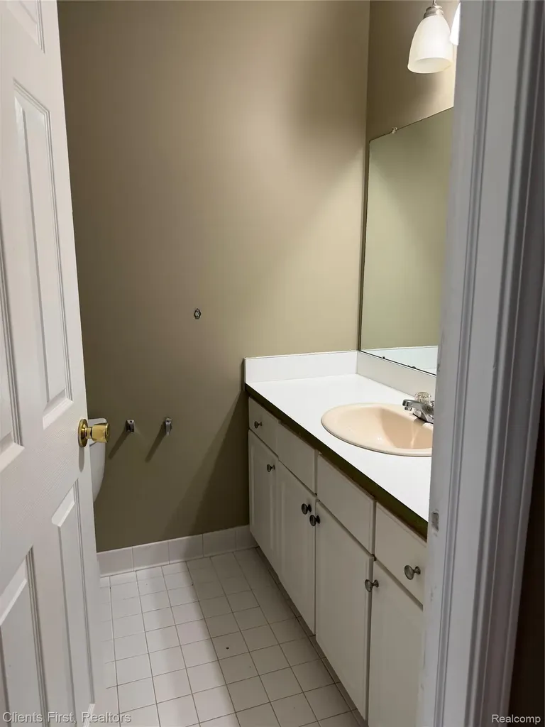35285 Pennington Drive Farmington Hills City MI 48335
