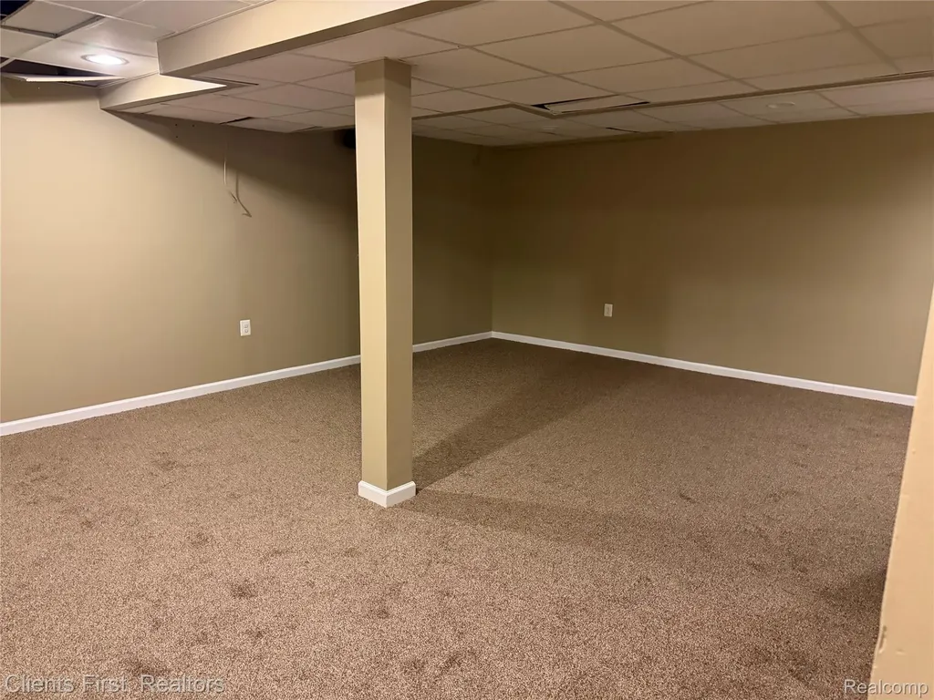 35285 Pennington Drive Farmington Hills City MI 48335