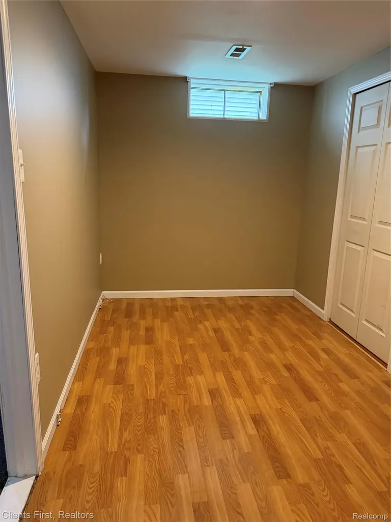35285 Pennington Drive Farmington Hills City MI 48335