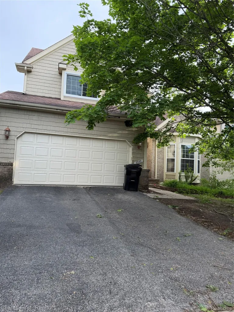 35285 Pennington Drive Farmington Hills City MI 48335