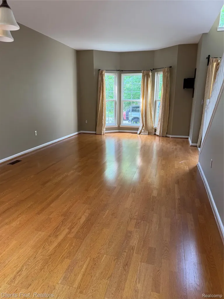 35285 Pennington Drive Farmington Hills City MI 48335