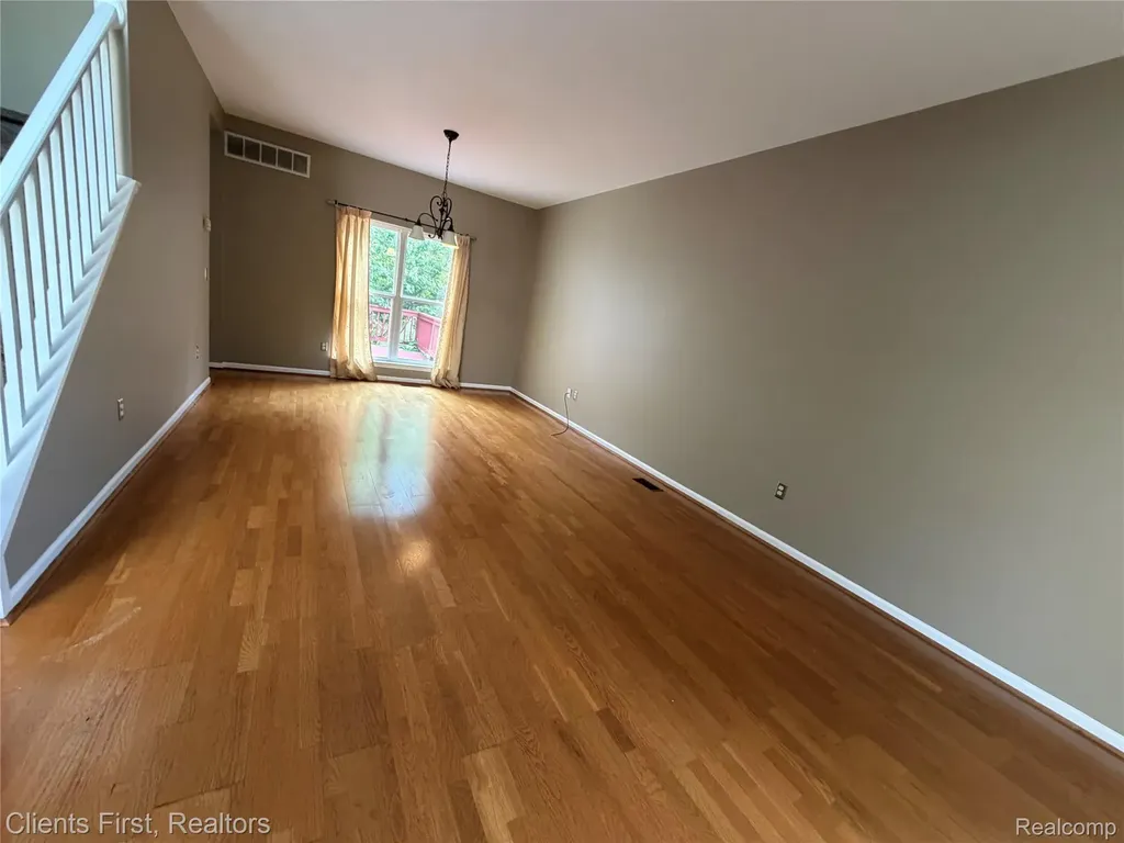 35285 Pennington Drive Farmington Hills City MI 48335