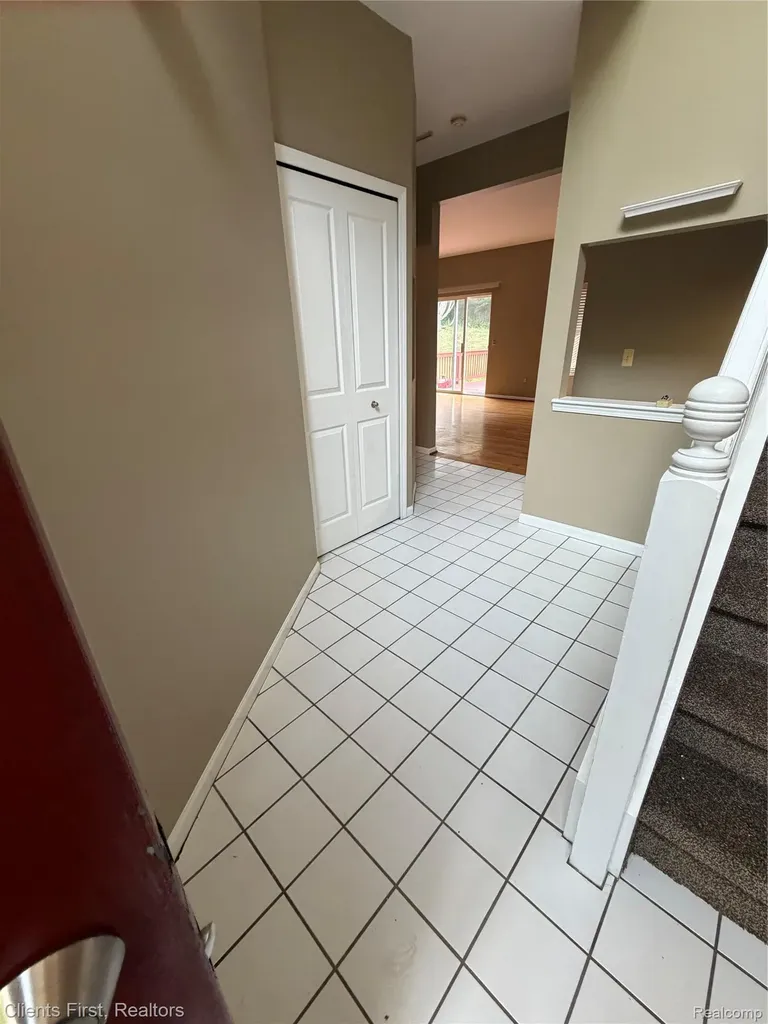 35285 Pennington Drive Farmington Hills City MI 48335