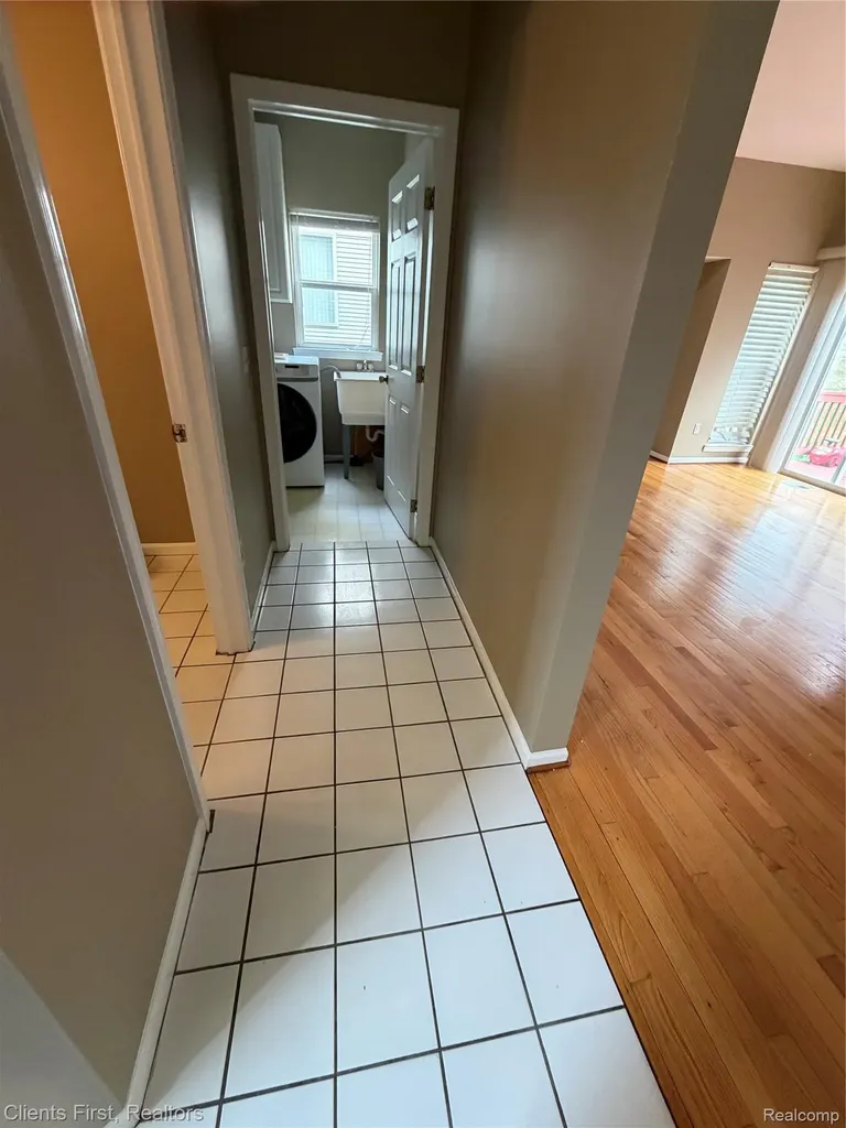 35285 Pennington Drive Farmington Hills City MI 48335