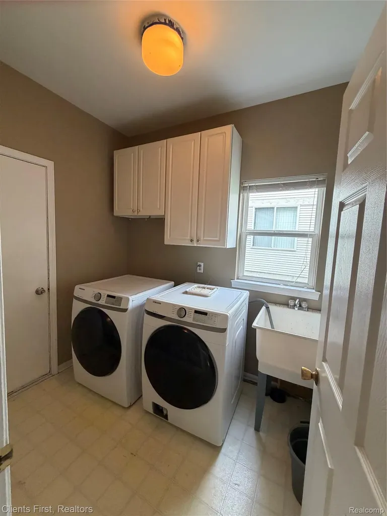 35285 Pennington Drive Farmington Hills City MI 48335