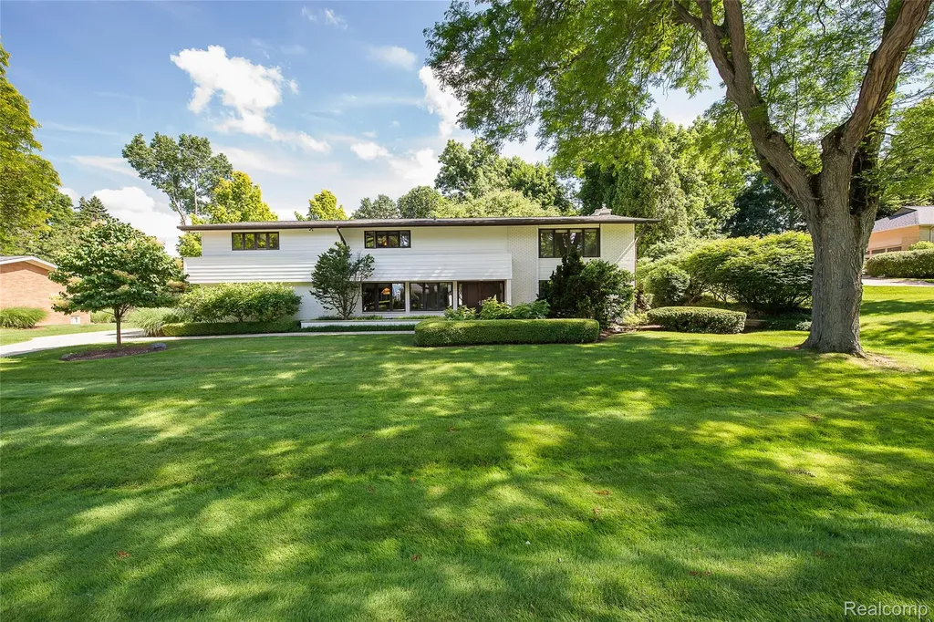 581 Woodway Court Bloomfield Hills City MI 48302
